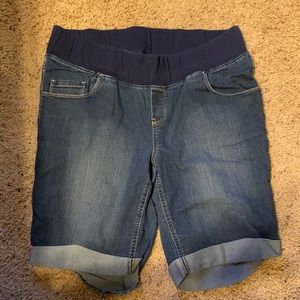 Great expectations maternity shorts.